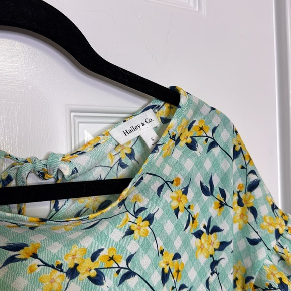 Floral Ruffle Sleeve Top - Green and Yellow - Picture 4 of 7